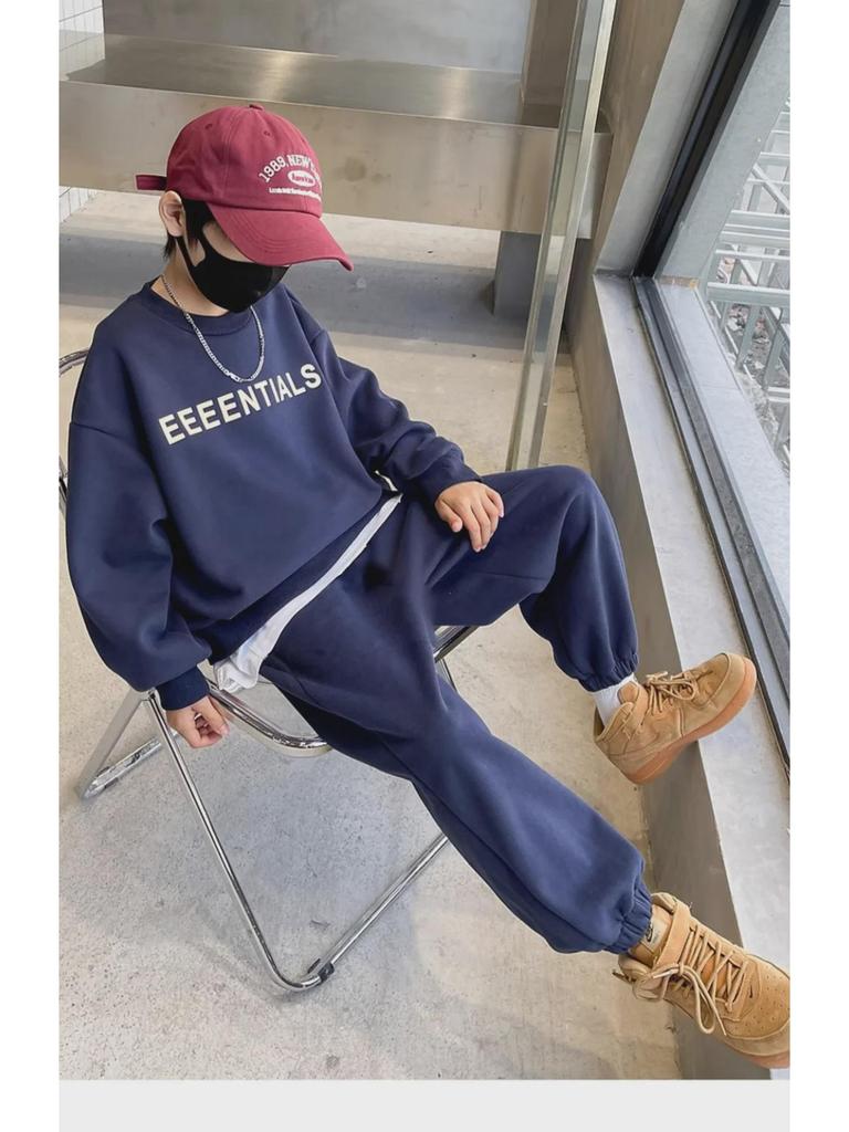 Модная спортивная одежда для мальчиков на весну и осень: Стильный комплект из двух частей свитшота для детей среднего и старшего возраста