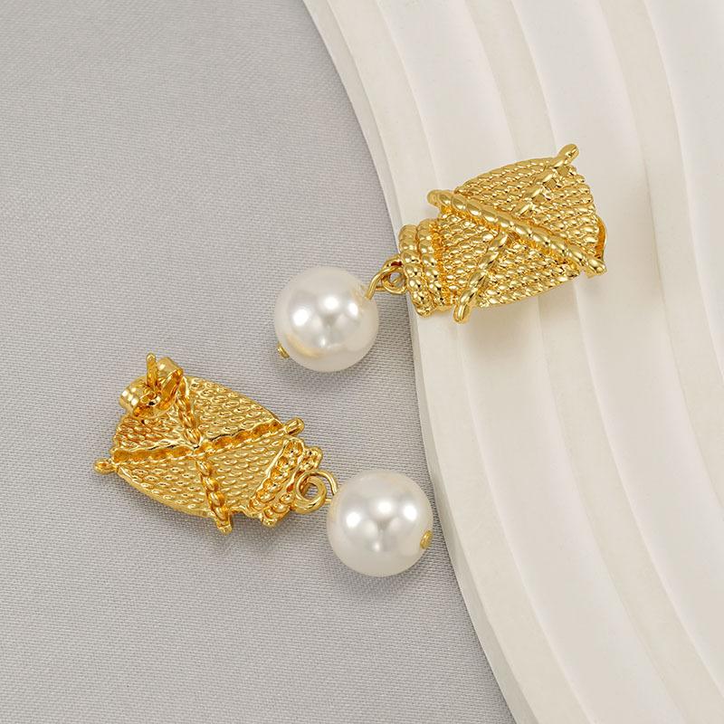 Fashion Titanium Steel Pearl Earrings Women's Niche Design 18K Stainless Steel Retro Earrings