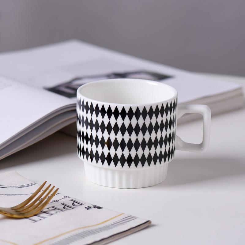 Nordic Simple Black and White Hepburn Style Ceramic Stacked Mug Mug Creative Office Water Cup Couple Mug Design Sense