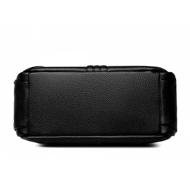 Middle-aged mother flip bag woman 2025 autumn and winter new fashion messenger bag soft leather simple large capacity shoulder bag