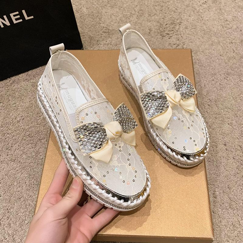 Модные женские сандалии 2025 Лето Новые на массивной подошве Мягкие сетчатые туфли с вырезами Плоская обувь Бант со стразами Дышащие кроссовки Zapatillas Mujer