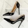 Мода 2025 Обувь Дизайн с заклепками Женские туфли-лодочки Лакированная кожа Высокие каблуки 10,5 см Шпилька Сексуальная обувь для вечеринок Женские каблуки Большой размер 43