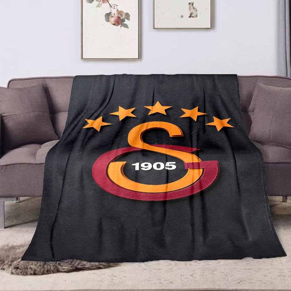 Galatasaray Logo with Stars Patterned flannel blanket perfect for the bedroom living room, sofa, or a little nap