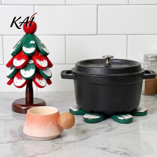 Wooden Trivets for Hot Pots Christmas Tree Trivets, Durable Pine Wood Potholders with Storage Stand, Insulated Serving Tray Heat Resistant Foldable