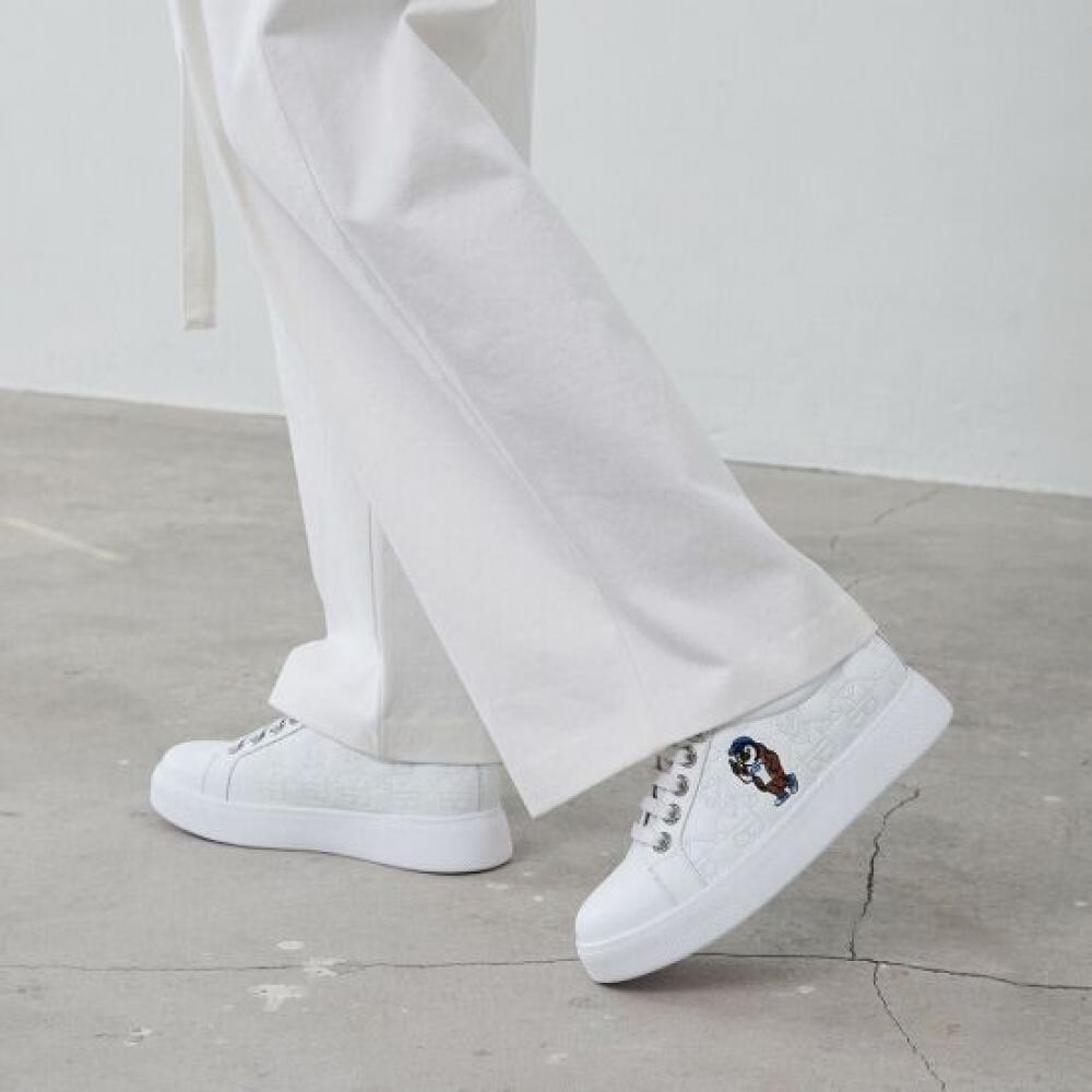 Jisyu Linky Ultra Lightweight Embroidered Sneakers