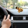 Трясущаяся собака для автомобиля Трясущиеся статуэтки щенка Смоляные поделки для приборной панели собаки Имитация кивающей собаки Украшения Флокирование для приборной панели автомобиля