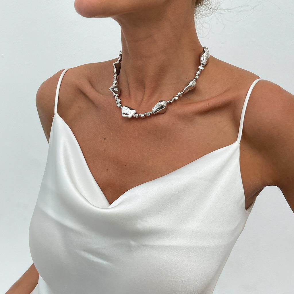 Европа, Америка, простая нерегулярная цепочка на ключицу с бусинами для женщин, нишевое ожерелье в стиле ретро с имитацией жемчуга и гравия