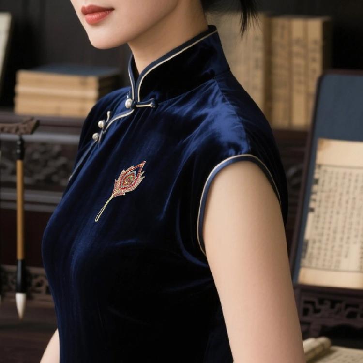 Alloy Peacocks Brooch Secure Fastening Design Beautiful Clothing Accessory Alloy Texture Suitable for Special Occasions