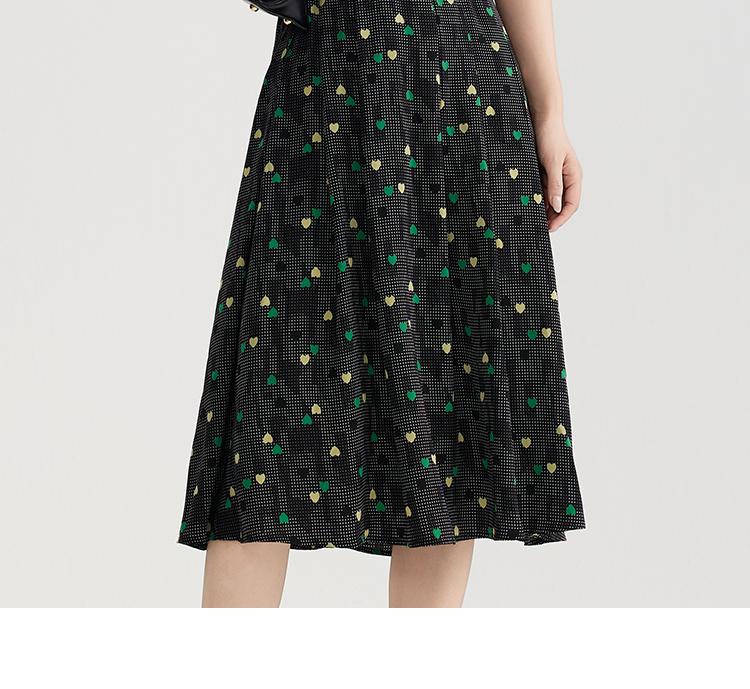 Temperament thin short-sleeved floral dress for women in 2026 summer, with a high-end feel and a slimming effect. Medium to long skirt