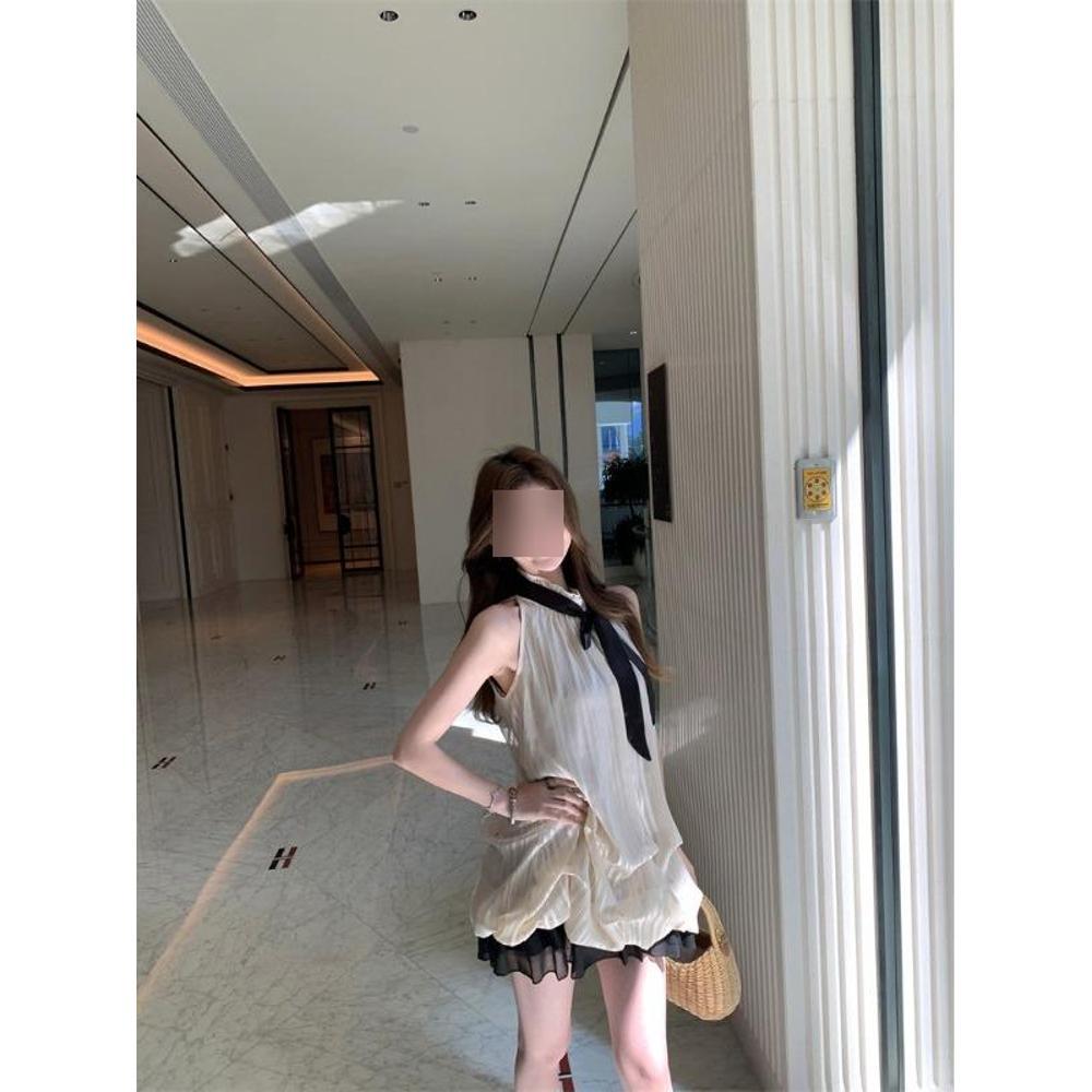 French daughter style sleeveless neck dress women's pure desire temperament bud short skirt design sense casual summer new