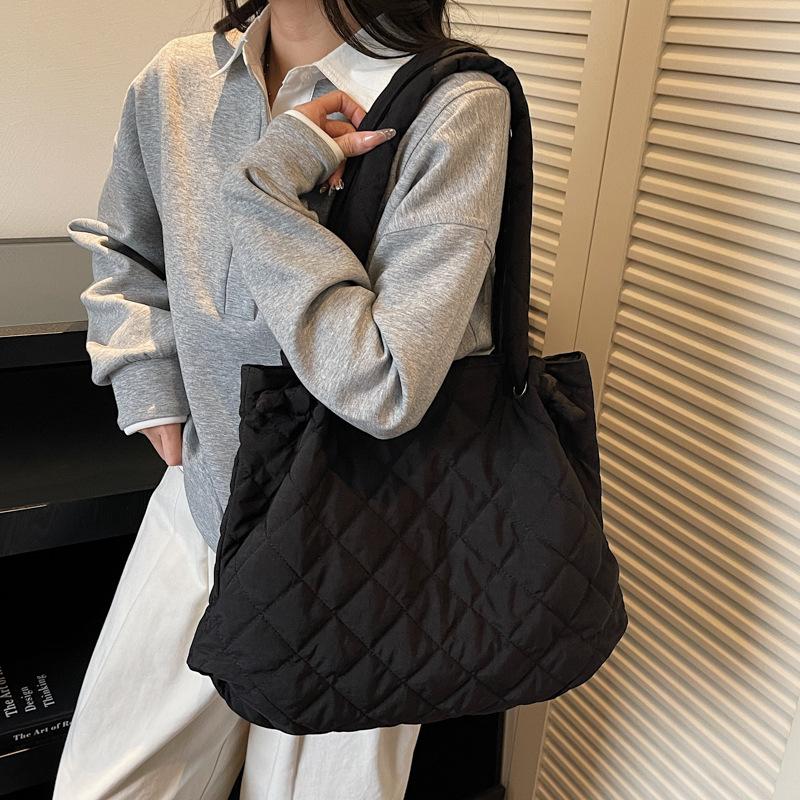 2025 Autumn and Winter New Cotton Clothes Bag Women's Large-capacity Diamond Handbag Casual Commuter Shoulder Tote Bag