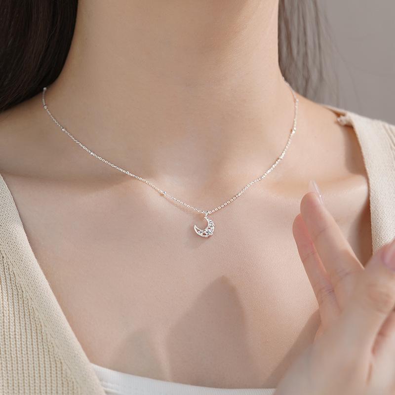 New Moon Star Necklace with A Sweet and Girlish Temperament, Featuring A Simple and Layered Collarbone Chain