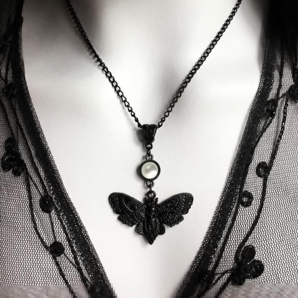 2024 Vintage Gothic Cross Necklace Alloy Necklace Glass Heart Pendant Punk Style Necklace