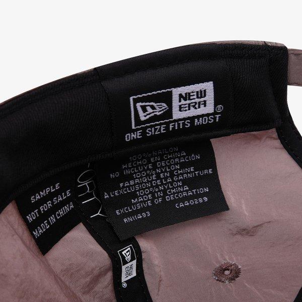 New Era МЛБ Нью-Йорк Янкис Неструктурированная Нейлоновая Металлическая Кепка Розово-Бежевая 15131655