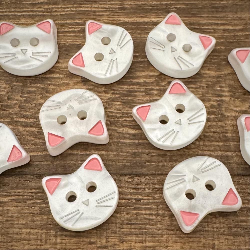 10Pcs Cute Cat Buttons 12mm Small Kitten Head White Resin 2-hole Buttons Clothing Accessories