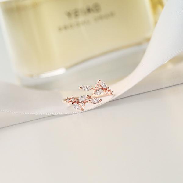 Открытое кольцо с зеленым листом и цирконием — модные украшения в корейском и японском стиле