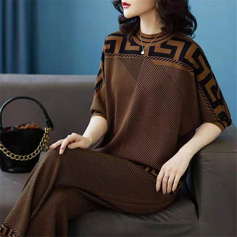 Весенне-осенний комплект женской трикотажной одежды из двух предметов: свободный топ и широкие брюки, повседневный спортивный костюм