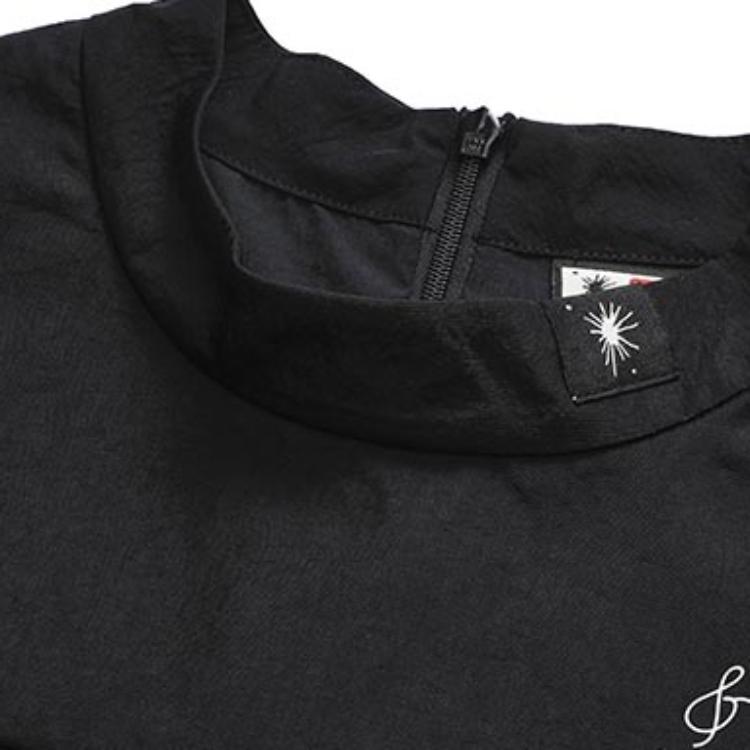 Fila X MIHARA YASUHIRO Однотонное платье-пуловер с принтом логотипа в виде букв, воротником-стойкой и без рукавов Женские платья Черный F11W233304F-BK