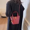 Сумка-ведро женская 2025 осень и зима новая портативная универсальная на одно плечо через плечо модный тренд
