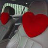 Новая плюшевая подушка в форме сердца для автомобильного подголовника, изготовленная из искусственного кроличьего меха, подходит в качестве подарка для друзей.
