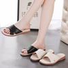 Повседневные мягкие тапочки для мамы 2025 лето новые тапочки на танкетке нескользящая уличная одежда модные универсальные крутые тапочки женщины