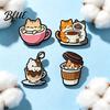 Брошь Кот с Кофе Мультяшная Брошь-чашка Котёнок Эмалевая Булавка на Лацкан Животное Брошь из Цинкового Сплава Тематический Значок Аксессуары для Одежды для Влюбленных