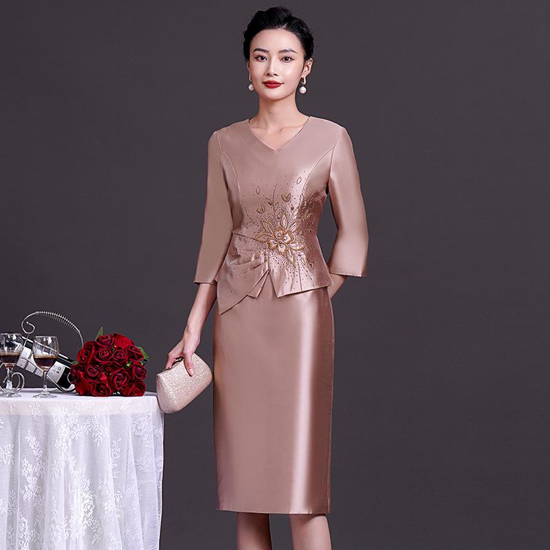 2025 Elegant Western-Style Mother's Wedding Dress - Chic Spring/Autumn Banquet Attire for Joyful Mother-in-Law