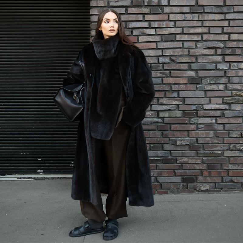 Водолазка с высоким воротом, меховая безрукавка, модный женский теплый утолщенный жилет 2025 года, роскошная женская одежда, новая весенняя уличная вечеринка, верхняя одежда