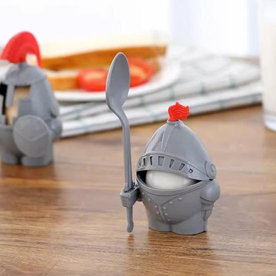 Подставка для вареных яиц, дизайн рыцаря, легко моется, многоразовый жесткий пластиковый держатель для яиц с ложкой, детские игрушки