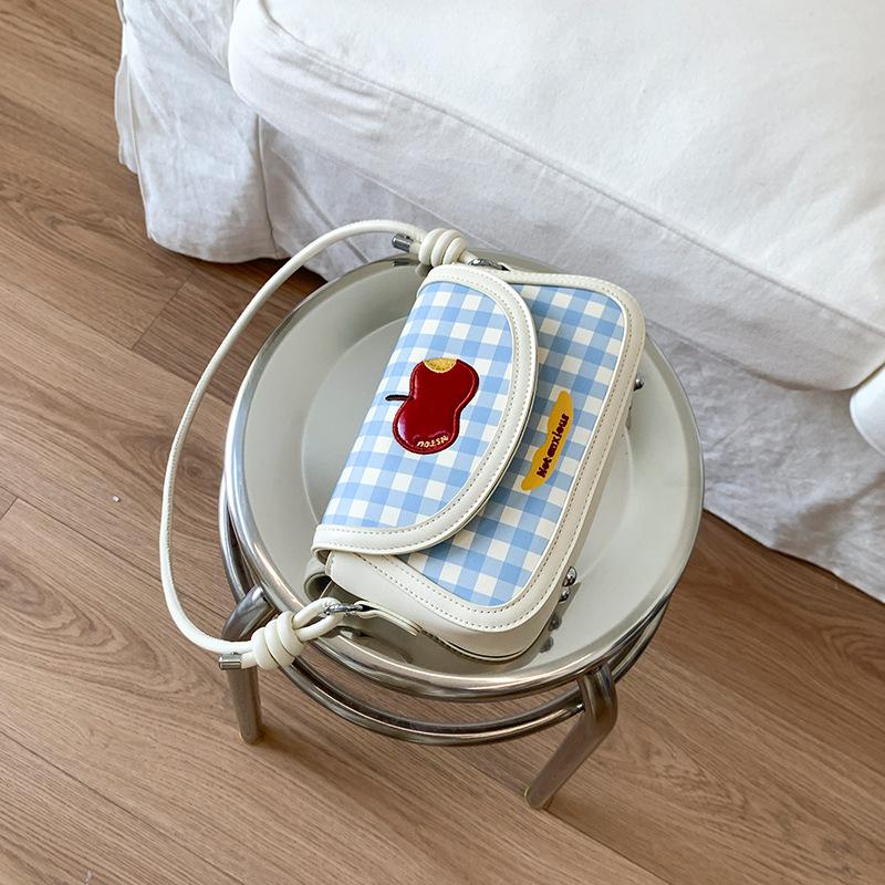 Милая маленькая сумочка женская 2025 новая осенне-зимняя модная сумка под мышку модная студенческая сумка для通勤 женская сумка через плечо