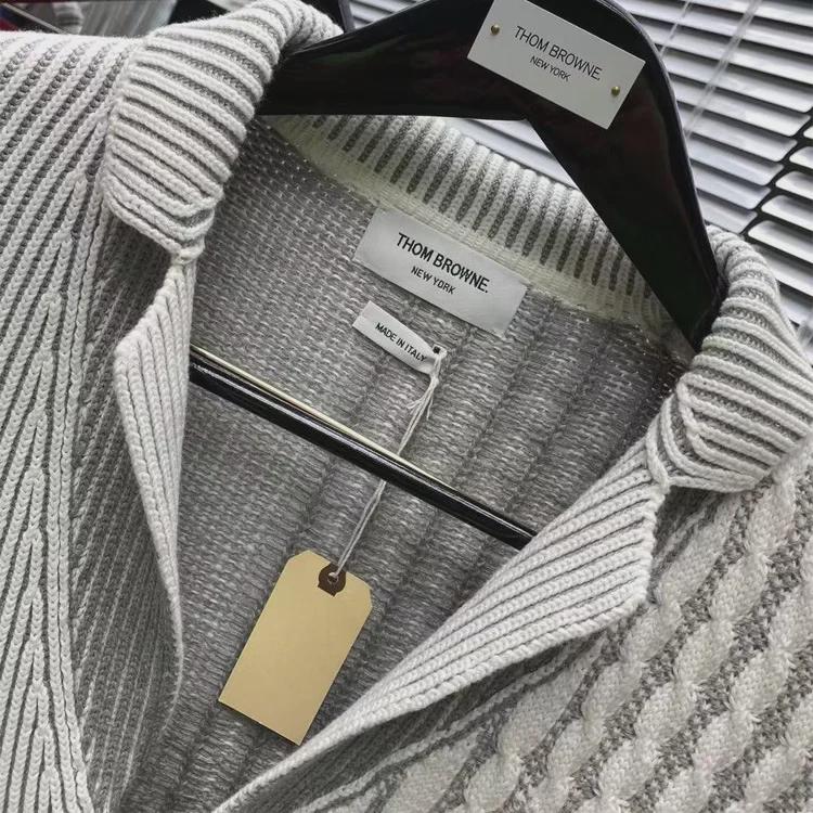 Унисекс Толстая шерстяная вязка с V-образным вырезом