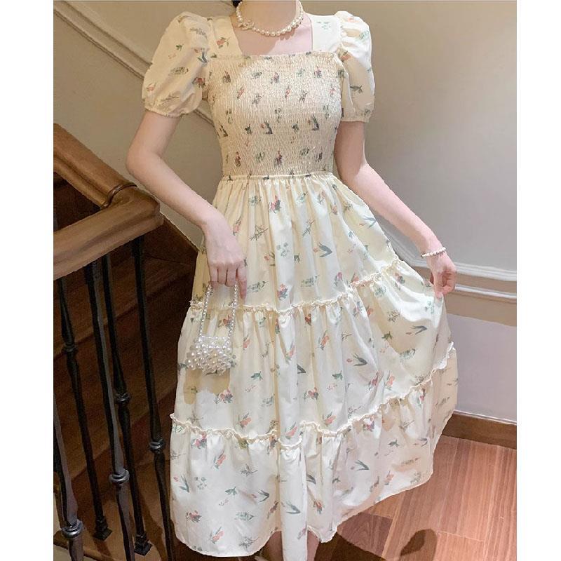 Платье-плиссе с французским милым цветочным принтом - лето 2025 года, средней длины, утягивающий фасон