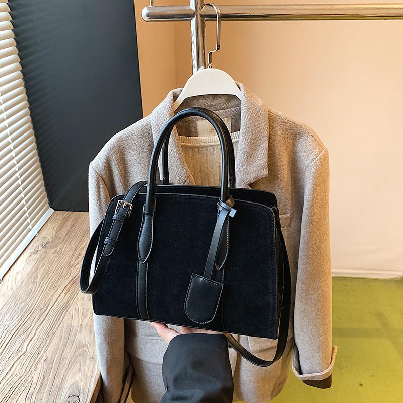 Замшевая сумка женская большой вместимости 2025 новая осень и зима нишевая на плечо сумка-мессенджер ретро портативная сумка-тоут