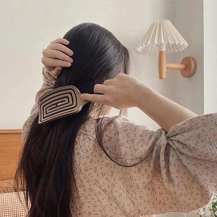 Деревянная квадратная расческа для волос