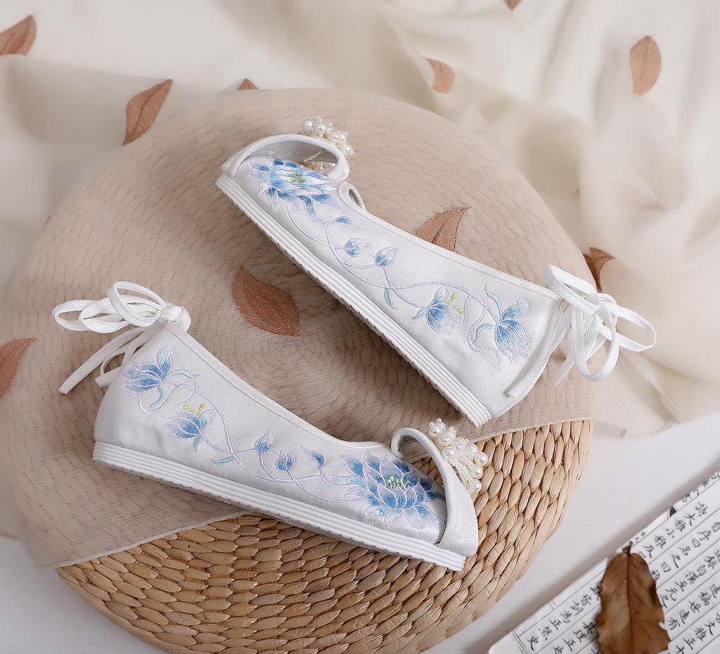 [Manzhu] 2023 New Red Beaded Xiuhe Hanfu Shoes with Velvet-Lined Round Toes for Weddings