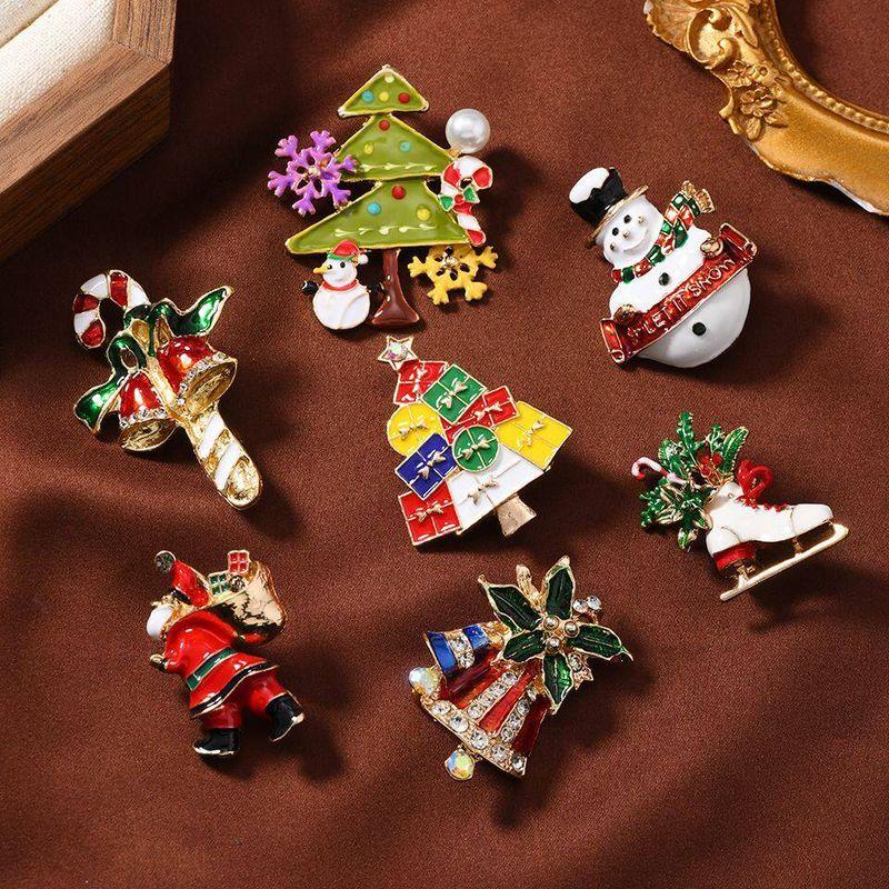 Vintage Christmas Brooch European and American Style Enamel Christmas Tree Santa Claus Snowflake Brooch Pin Boots Snowman Bell Ornament