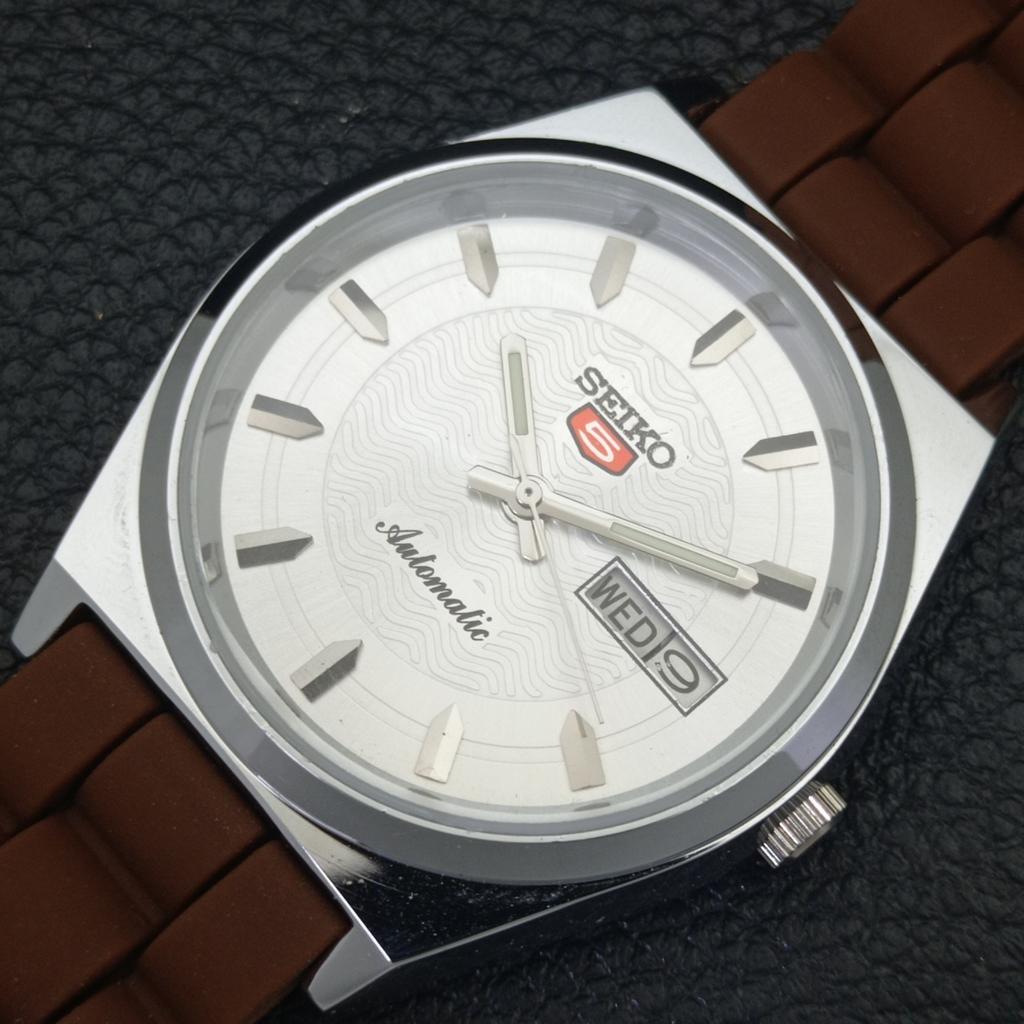 ВОССТАНОВЛЕННЫЕ ВИНТАЖНЫЕ АВТОМАТИЧЕСКИЕ МУЖСКИЕ ЧАСЫ SEIKO 5 JAPAN СЕРЕБРЯНЫЙ ЦИФЕРБЛАТ a434684-2