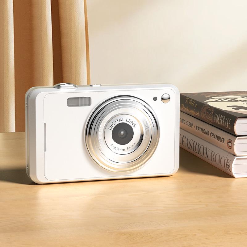 Retro Card-Sized HD CCD Camera for Students and Travel Photography