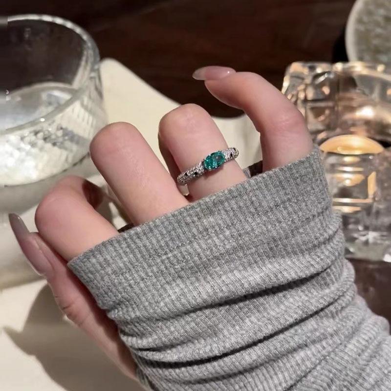 Кольцо Hui Zhi Yi из серебра 925 пробы с параибским ледяным цветком и полной бриллиантовой закрепкой.