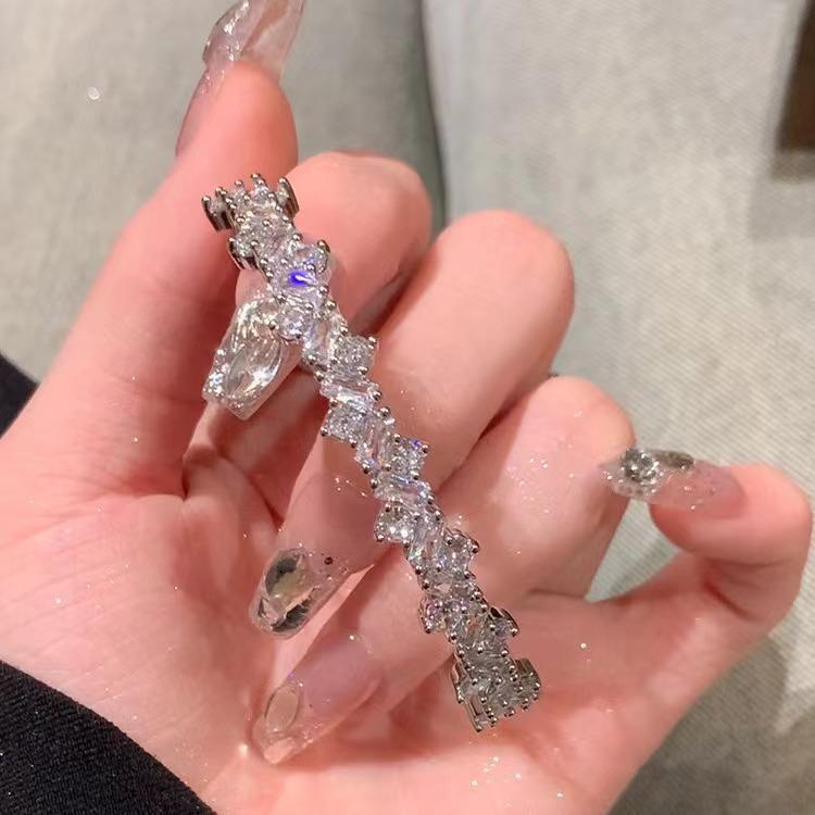 Браслет из сверкающего бриллианта и циркона: Высококачественный нестандартный дизайн с изысканным открытым ощущением