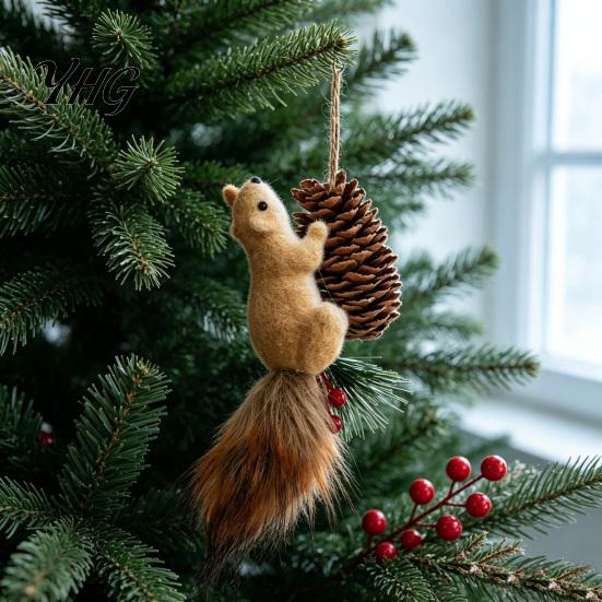 Christmas Tree Hanging Decorations Squirrel Ornaments for Tree, Cute Felt Plush Woodland with Pine Rustic Cone, Forest Animal Decoration Xmas