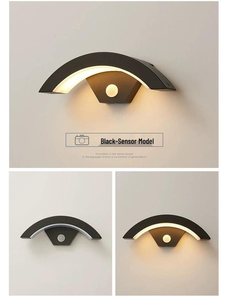 Светодиодный водонепроницаемый настенный светильник с датчиком движения для наружного/внутреннего использования - Дизайн в форме луны для дворов, балконов и дверных проемов.