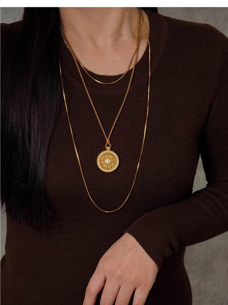 Женское ожерелье-компас «Восемь сокровищ» из состаренного золота 2025 года с плетёной верёвочной цепочкой