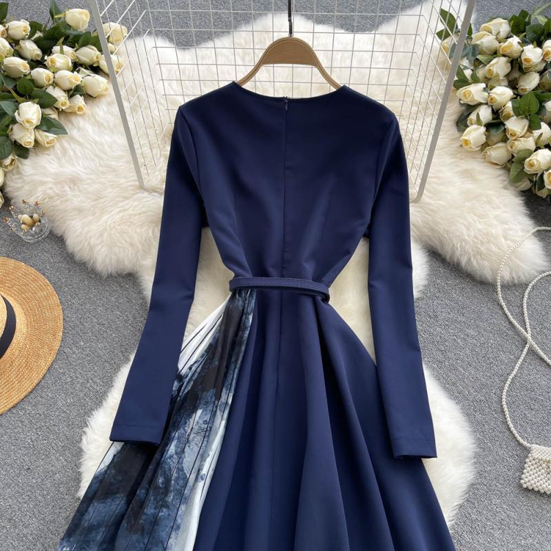 Новое осеннее легкое роскошное роскошное плиссированное платье длиной до колена в стиле Хепберн с v-образным вырезом и принтом