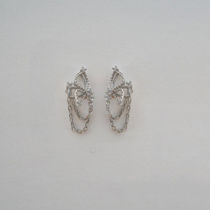 Серьги в корейском стиле с объемной цепочкой-бабочкой и кисточками Темпераментная суперфея