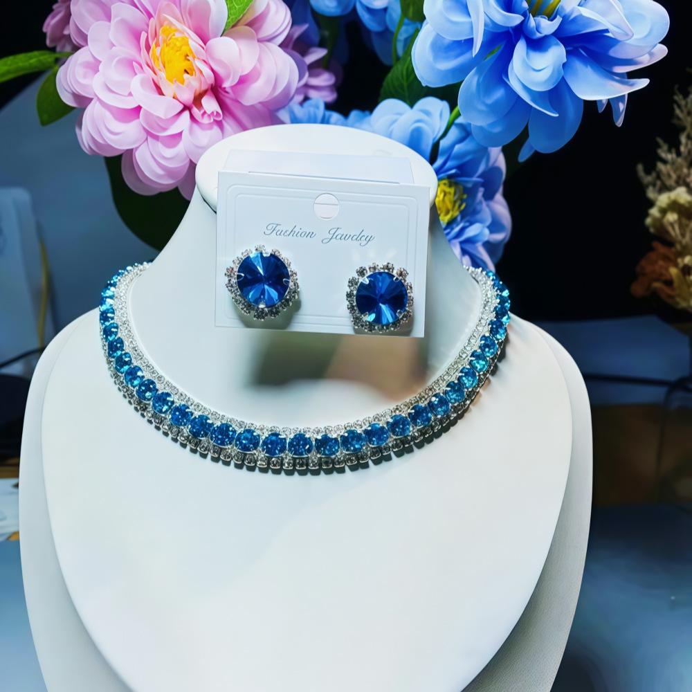 Квадратные Серьги-Гвоздики с Алмазами Ожерелье Комплект из Двух Предметов Модные Элегантные Серьги Высокого Класса Нишевые Универсальные Серьги для Женщин