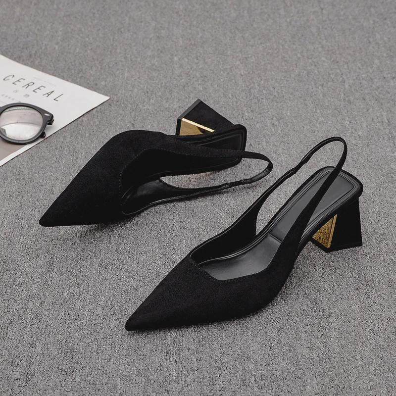 Весна/лето 2024 года. Туфли Muller с острым носком и ремешком на высоком каблуке