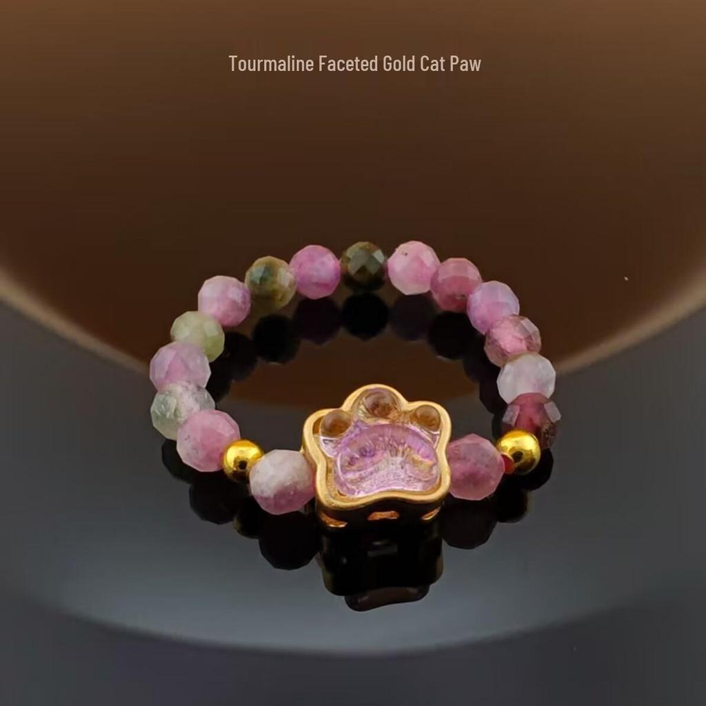 Кольцо на удачу с натуральным кристаллом турмалина в виде кошачьей лапки и эластичным бисерным ободком