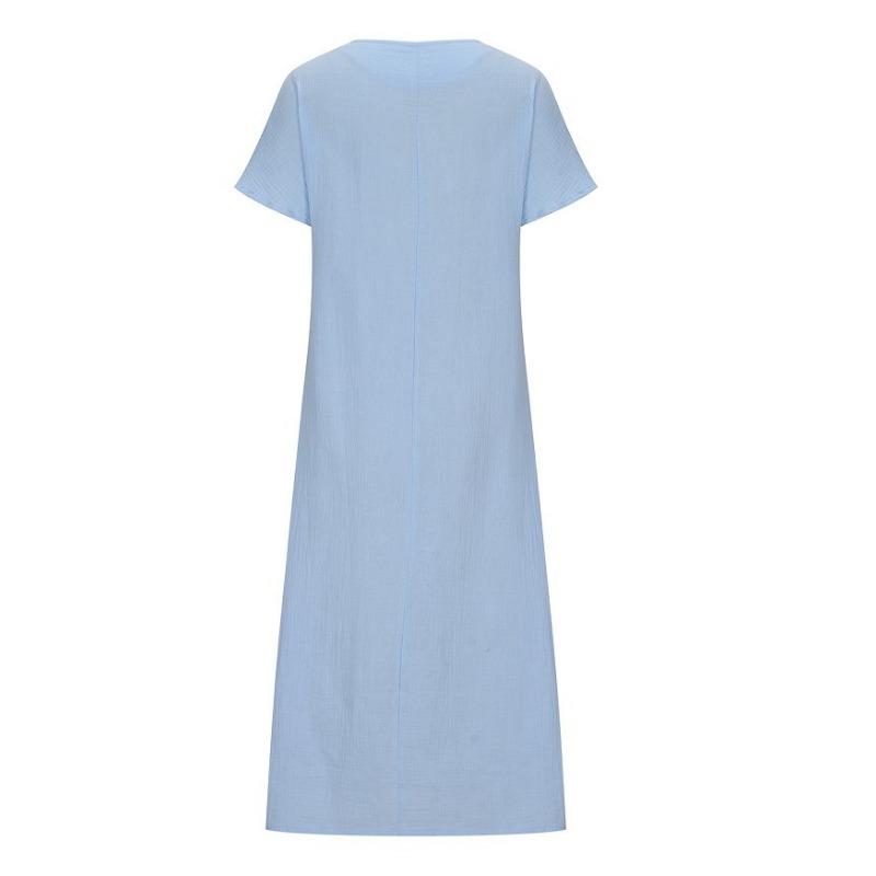 Платье с вышитым разрезом