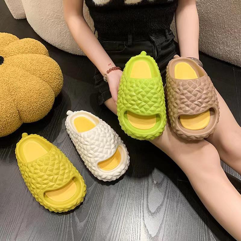 Summer New Cool Slippers Women's Home Indoor Anti Slip Slippers Men's Fashion Versatile Lightweight Soft Comfortable Slippers